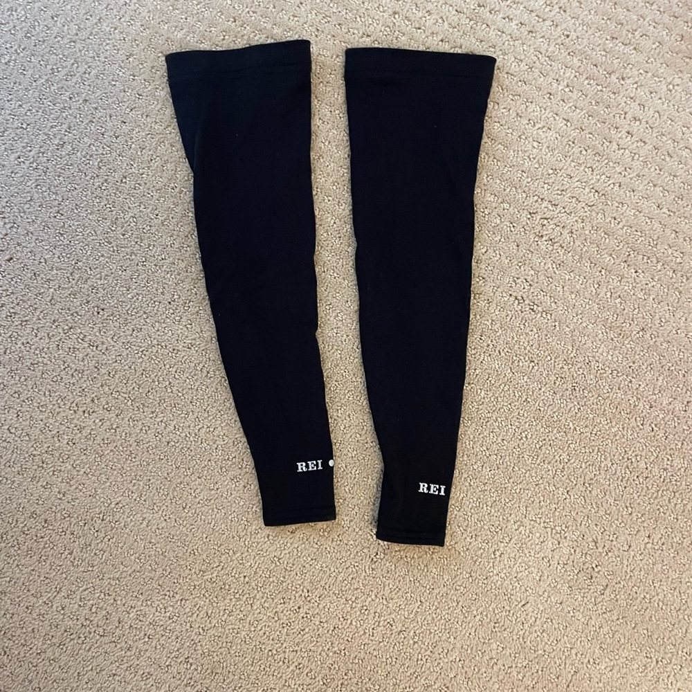 REI arm warmers size small, in black.  Rarely worn